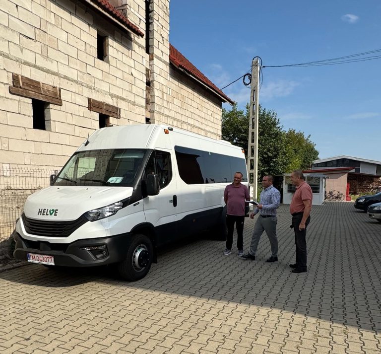 Microbuz electric nou pentru elevii din Nimigea de Jos