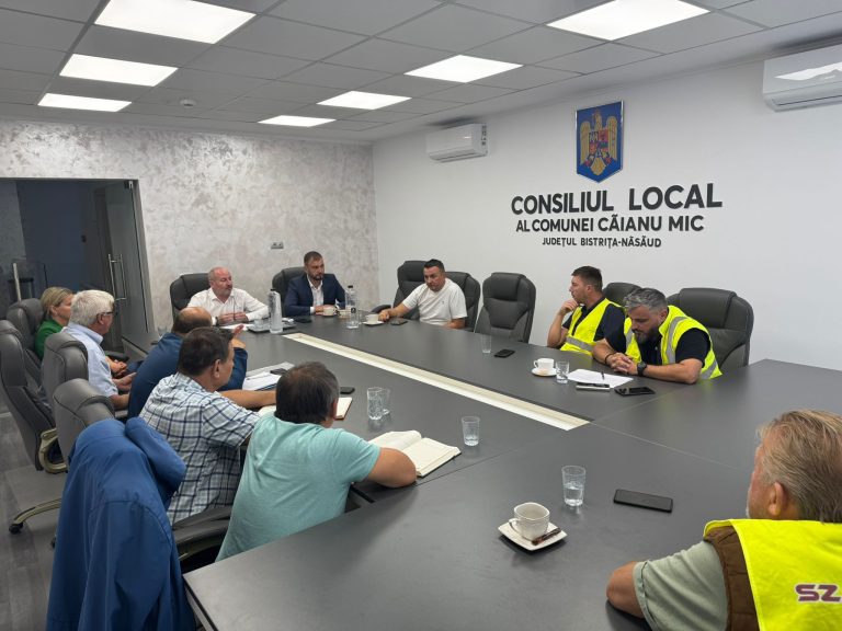 Lucrările la rețelele de apă și canalizare continuă în comuna Căianu Mic