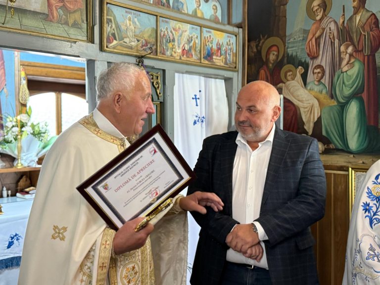 Capela Spitalului Clinic Județean de Urgență Bistrița și-a sărbătorit astăzi hramul, în ziua prăznuirii Sfântului Apostol și Evanghelist Luca – ocrotitorul medicilor și al celor aflați în suferință.